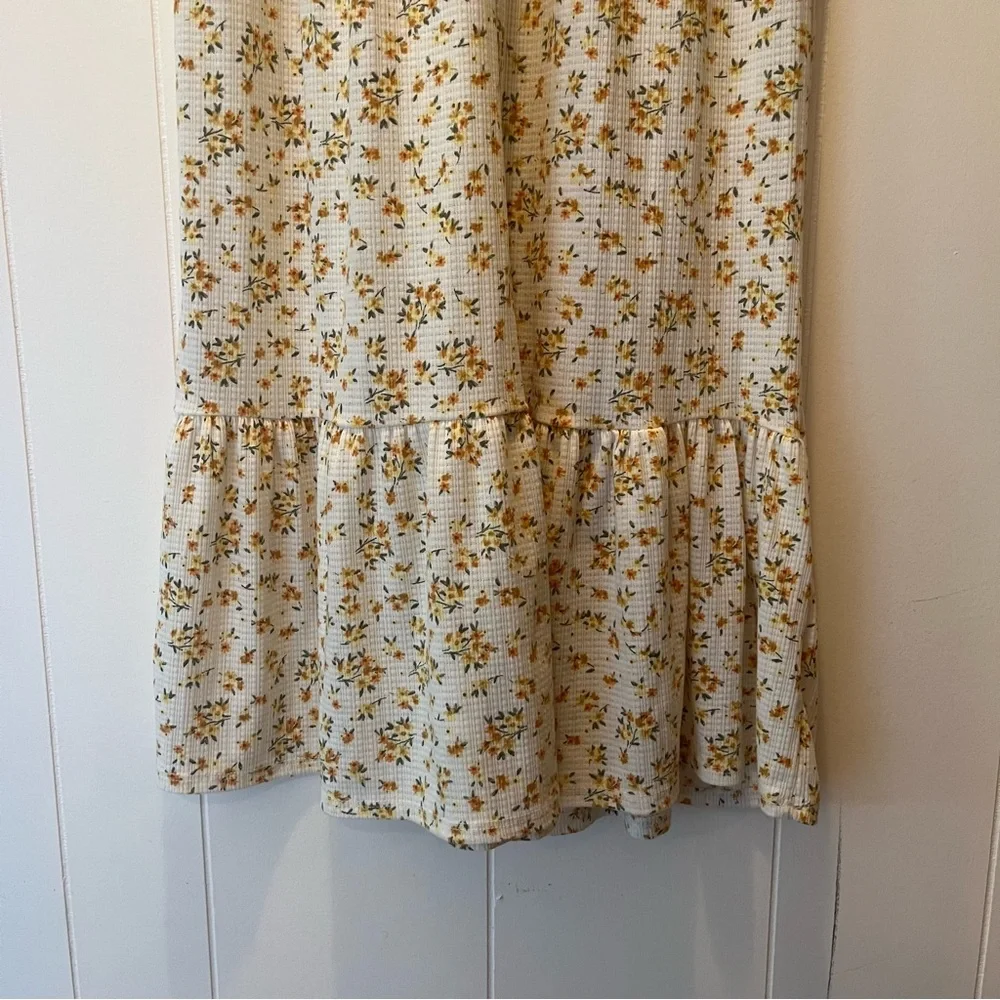 Charming Floral V-Neck Midi Dress - Picture 2 of 3